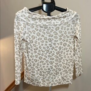 Gibson Cream and Tan Leopard Print Top - Size XXSmall Petite